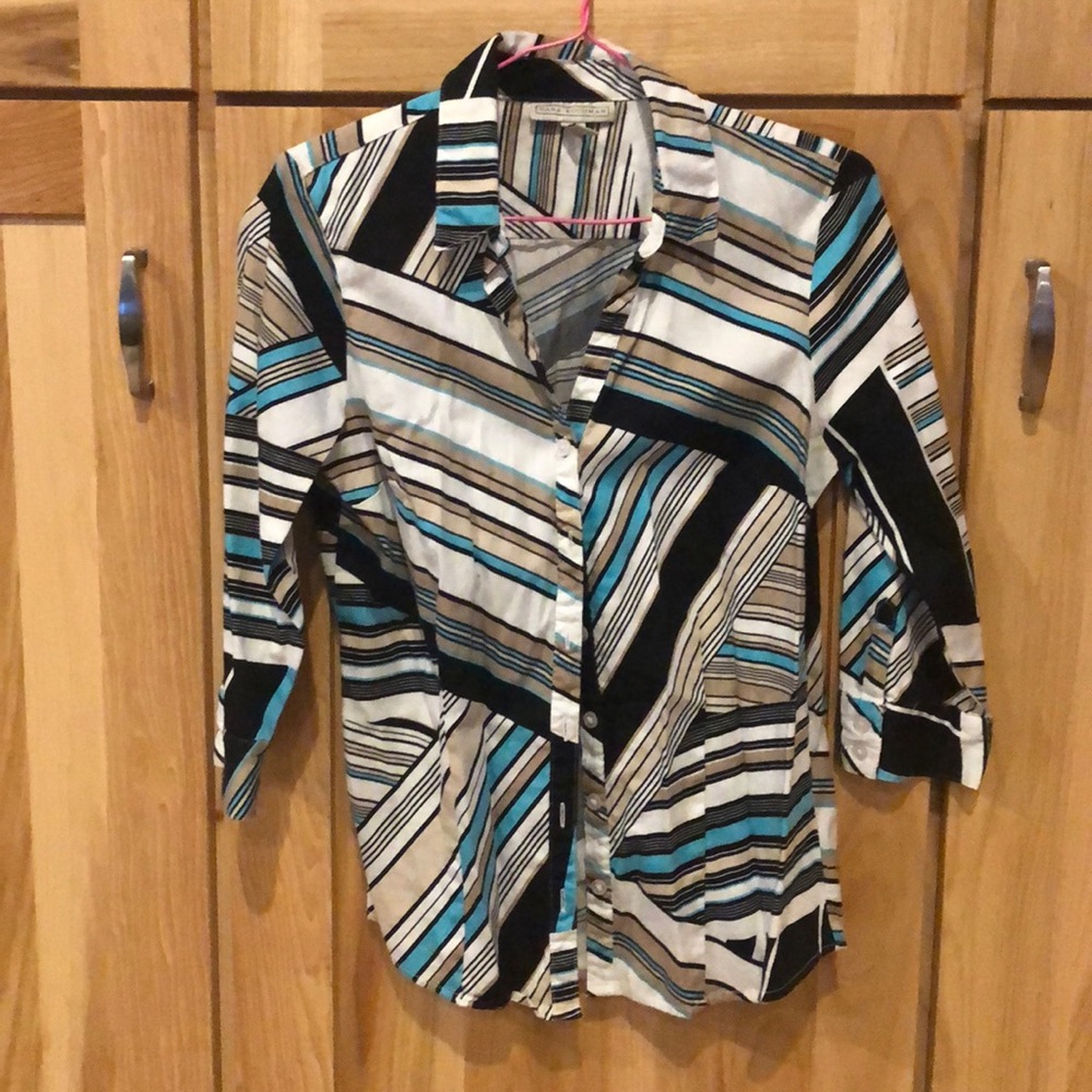 Elegant simple button up